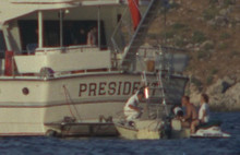 Çiller'in eski yatından kaçak göçmenler çıktı