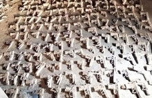 Toprağa gömülü 240 tabanca bulundu