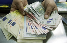 Euro 4 TL'yi gördü