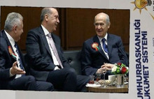 AK Parti kitapçığında neden Bahçeli var?