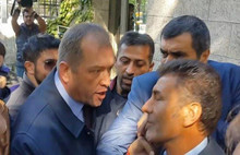 Meclis kapısında CHP'li vekillere müdahale