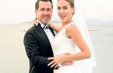 Bodrum uçağında öpüşme kavgası