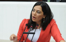 CHP'li vekilin eşi kongrede kavga çıkardı