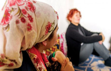 O köyde yüz kızartan gelenek