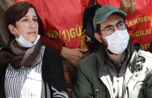 Açlık grevindeki akademisyenlere gözaltı