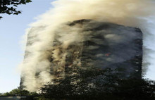 Londra'da gökdelen yanıyor