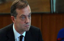 Cem Uzan saldırıya uğradı