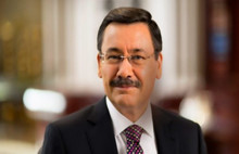 Melih Gökçek Sözcü Gazetesini karıştırdı