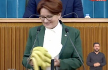 Akşener muzla kürsüye çıktı