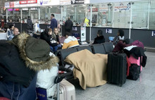 Dansçılar havalimanında mahsur kaldı