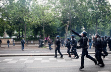 Fransa'da sarı yeleklilerin gösterileri başladı