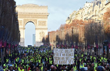 Paris'te göz gözü görmüyor