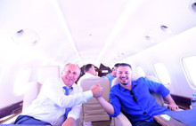 Babalar gününü uçakta kutladı