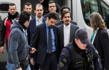 Yunan polisinden darbecilere 'özel' koruma