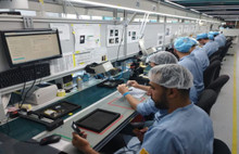 Yerli telefon fabrikası hizmete girdi