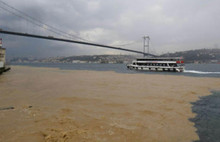 Boğaz çamura bulandı