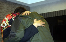 64 gün sonra HDP binası önünde nöbet tutan anne evladına kavuştu