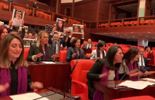 CHP'li kadın vekillerden Soylu'ya Las Tesis dans protestosu!
