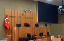 İzmir Adliyesi’nde hakim ve avukat arasında ayağa kalkma krizi yaşandı