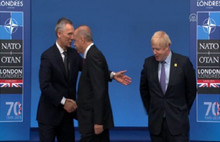 NATO zirvesinde ilginç anlar.. Erdoğan poz vermeyi unuttu