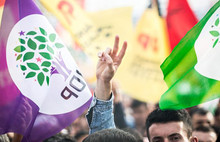 HDP'nin 3 ilçe belediye başkanı ve eş başkanları gözaltında