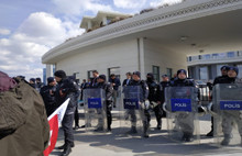 Lösemili çocuklara polis engeli