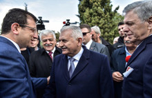 Ekrem İmamoğlu, Binali Yıldırım’la tokalaştı