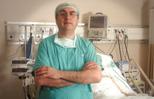 Dünya Türk Profesörün Peşinde