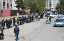 6 aylık iş için sonu gelmeyen kuyruk...