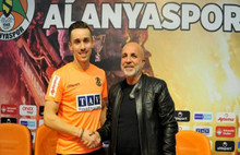 Yıldız futbolcu kahreden kazada hayatını kaybetti