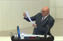 Meclis kürsüsüne 1 Mayıs kutlaması sansürü