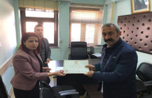 Komünist Başkan Maçoğlu mazbatasını aldı