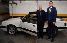 Bahçeli, klasik otomobilini hediye etti