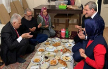 Binali Yıldırım’ın iftarı sosyal medyada gündem oldu