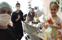 Öykü Arin'e Haluk Levent'ten moral ziyareti