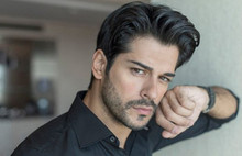 Burak Özçivit'in partneri belli oldu