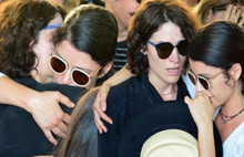 Yakın arkadaşa gözyaşlarıyla veda