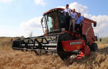 Ekrem İmamoğlu biçerdöver'in başına geçti