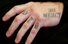 Akit yazarı dövmeli sporcuya karşı çıktı