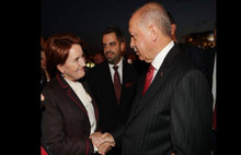 Resepsiyona damga vuran fotoğraf...