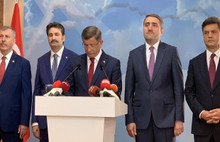 Davutoğlu, biz gidiyoruz diyerek istifa etti