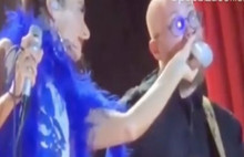 Sıla konserde rakı içti,hedef oldu