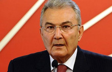 Deniz Baykal hastaneye kaldırıldı