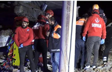 Elazığ'da 6 katlı bina çöktü! Enkaz altında kalanlar var