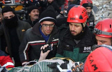 Cep telefonuyla yerini bildiren Gülsüm İnce enkaz altından 13 saat sonra kurtarıldı