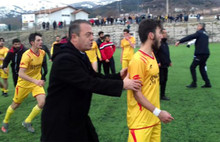 Maçta 8 kırmızı kart çıktı! Olaylar büyüdü, polis havaya ateş açtı