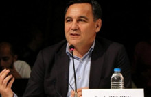 Deniz Zeyrek:Ana muhalefet siyaseti genel merkezden yürütüyor.