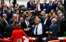 Mecliste olaylı gece!