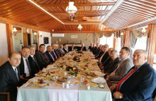 İşte lüksün fotoğrafı! AKP'liler Binali Yıldırım için saray sofrası hazırlattı