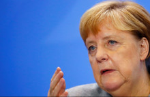 Merkel, Nazi paktını tebrik eden bakanı kovdu